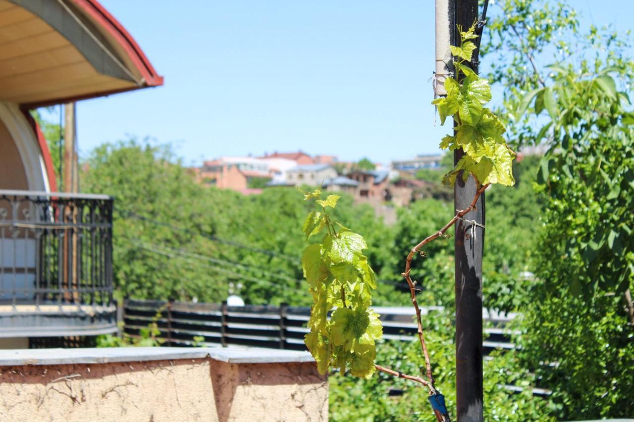 Nino'S Guest House Tbilisi Exterior photo