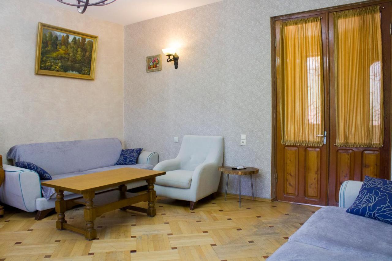 Nino'S Guest House Tbilisi Exterior photo