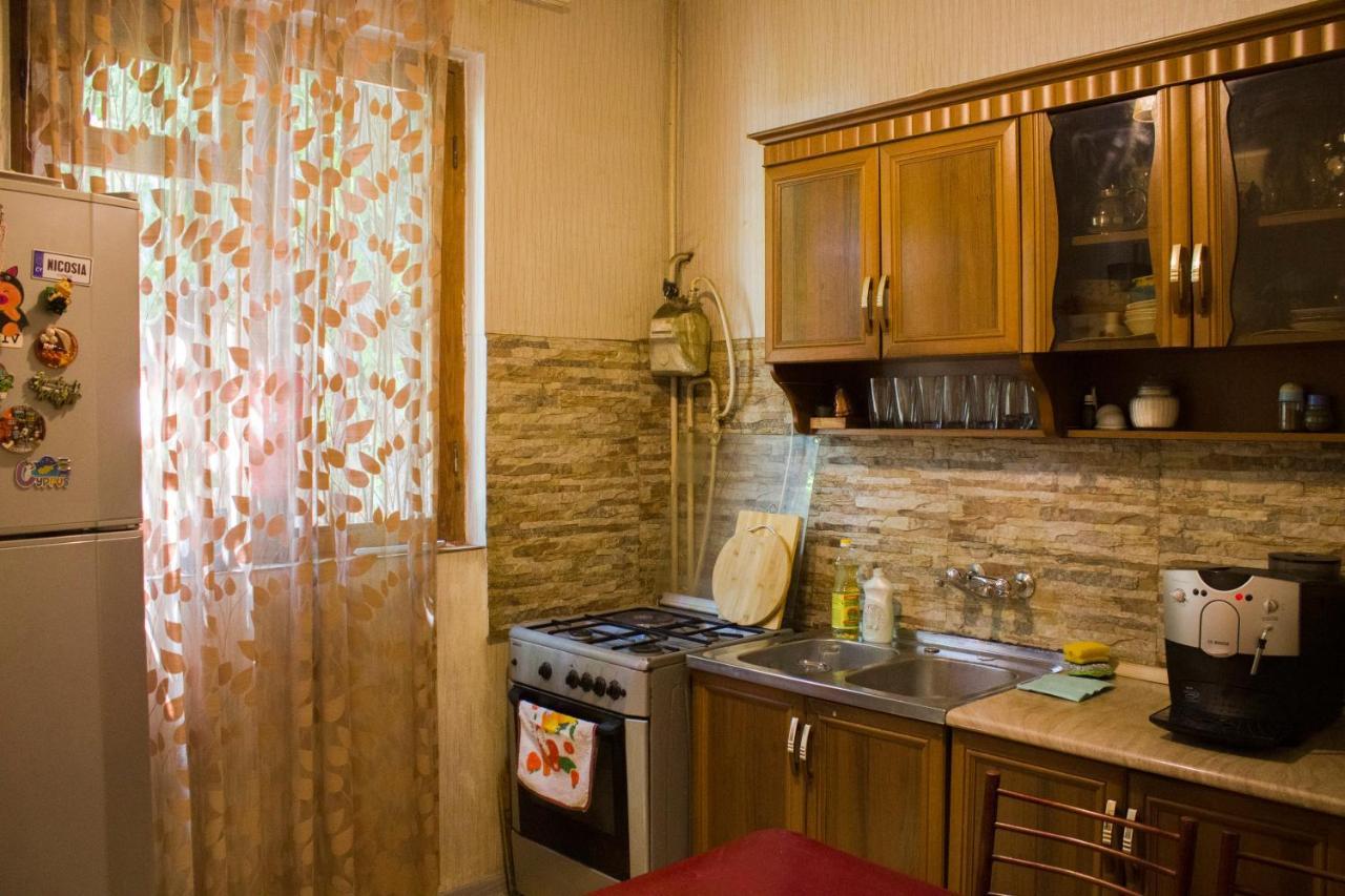 Nino'S Guest House Tbilisi Exterior photo